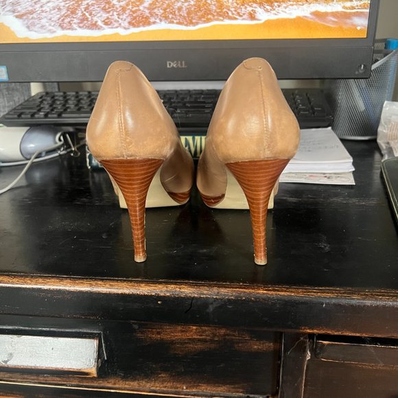 Women's Tan platform Pump - Picture 2 of 4